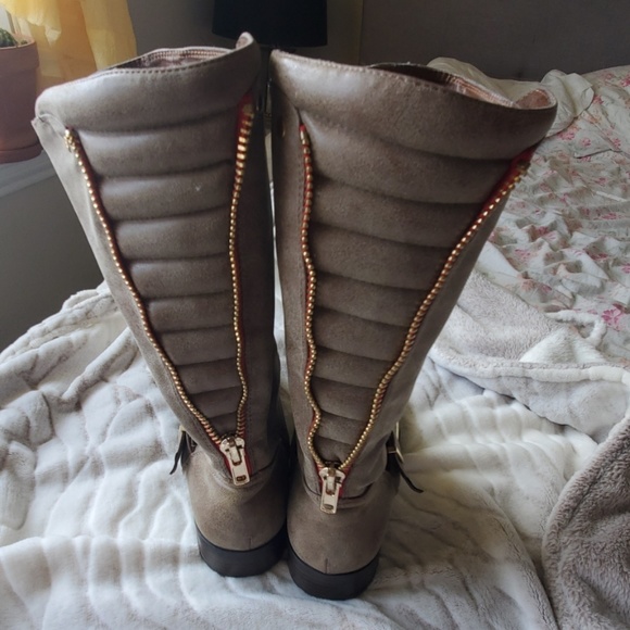 Boots - Picture 2 of 3